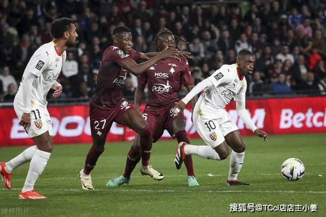 罗马诺：34岁什琴斯尼复出将加盟巴萨，合同一年